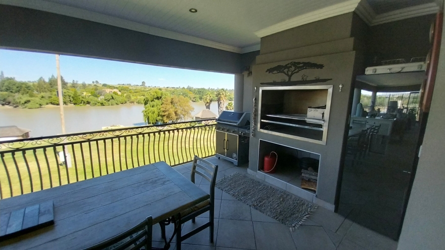 6 Bedroom Property for Sale in Deneysville Free State